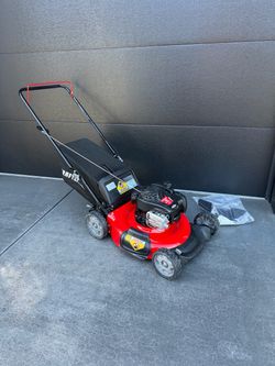 CRAFTSMAN M110 21-in Gas Push lawn mower with 140-cc Briggs and Stratton Engine