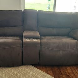 Electric Reclining Loveseat. (2 Sets available)