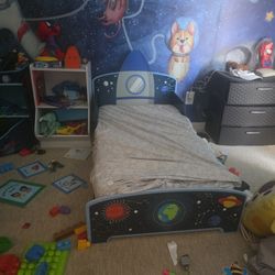 Spaceship Toodler Bed 
