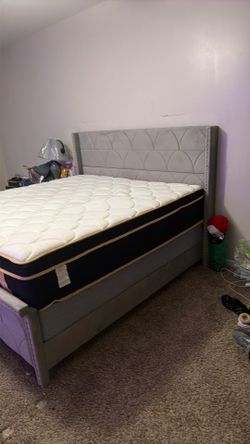 King size bed w/ mattress