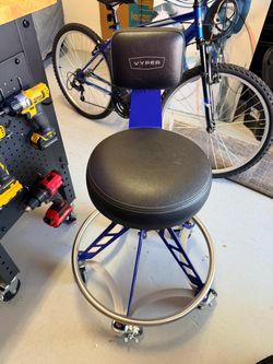 Vyper stool