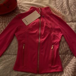 Lululemon Cropped Define Jacket SONIC PINK, w/ Gold Zip & thumb holes