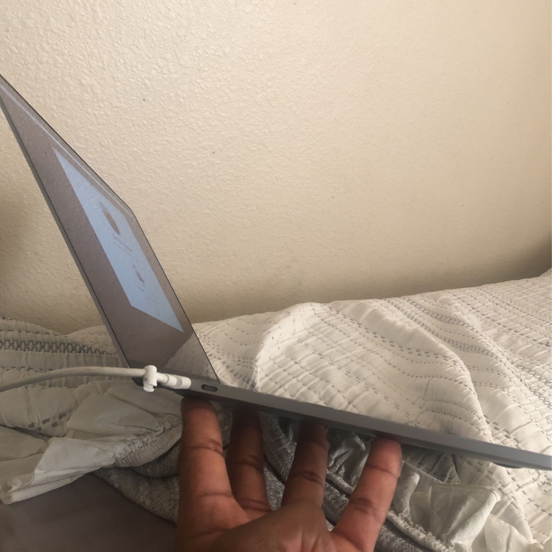 MacBook Pro 2017 (Used Once)