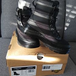 DOC MARTENS COMBS TECH SIZE 5