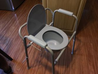 Portable commode
