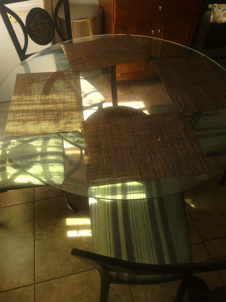 Glass Kitchen Table With Mats And Chairs 