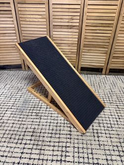 Adjustable pet ramp
