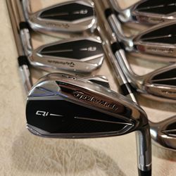 LIKE NEW!" 2025! TAYLORMADE Qi GOLF CLUB IRON SET 5 THROUGH SAND WEDGE (8 CLUBS)