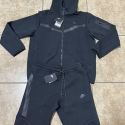 Black Nike Tech Set 