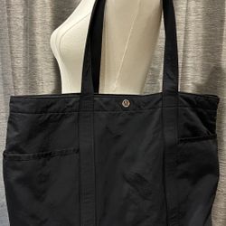 Lululemon Daily Multi-Pocket Tote Bag 20l
