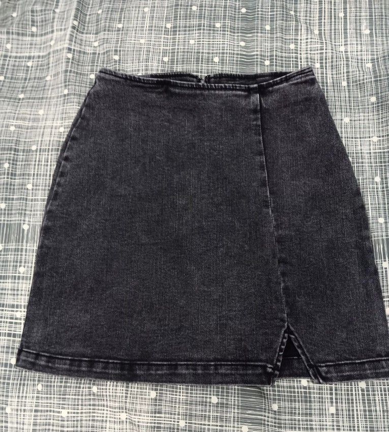 Never Worn Ladies Juniors Wild Fable Skirt