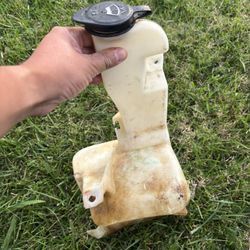 Genuine GM Windshield Fluid Reservoir