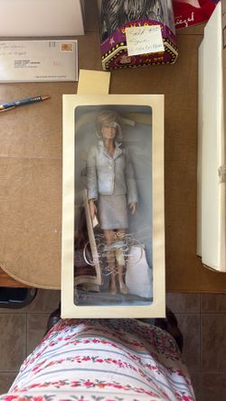 The Franklin mint – Dianna, the peoples princess – portrait doll