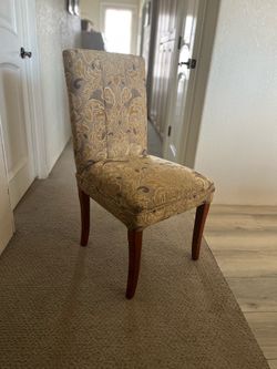 Set of chairs