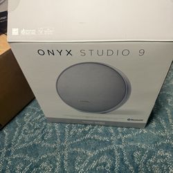 Onyx Studio 9 Speaker Slight Damage