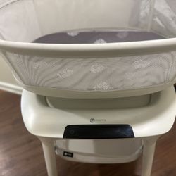 4Moms Mamaroo bassinet
