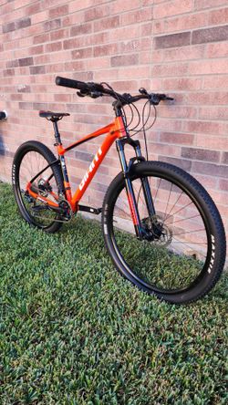 Giant Fathom 29- Mountain Bike - Disc Brakes - Dropper Seat