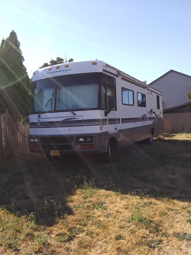 1999 Winnebago Asventurer 35C