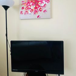 32” SANYO Non-smart TV with Chromecast
