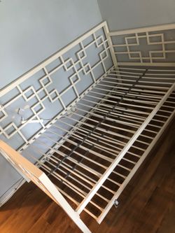 2 Bed Stand