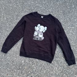 size small men’s kaws black crew neck