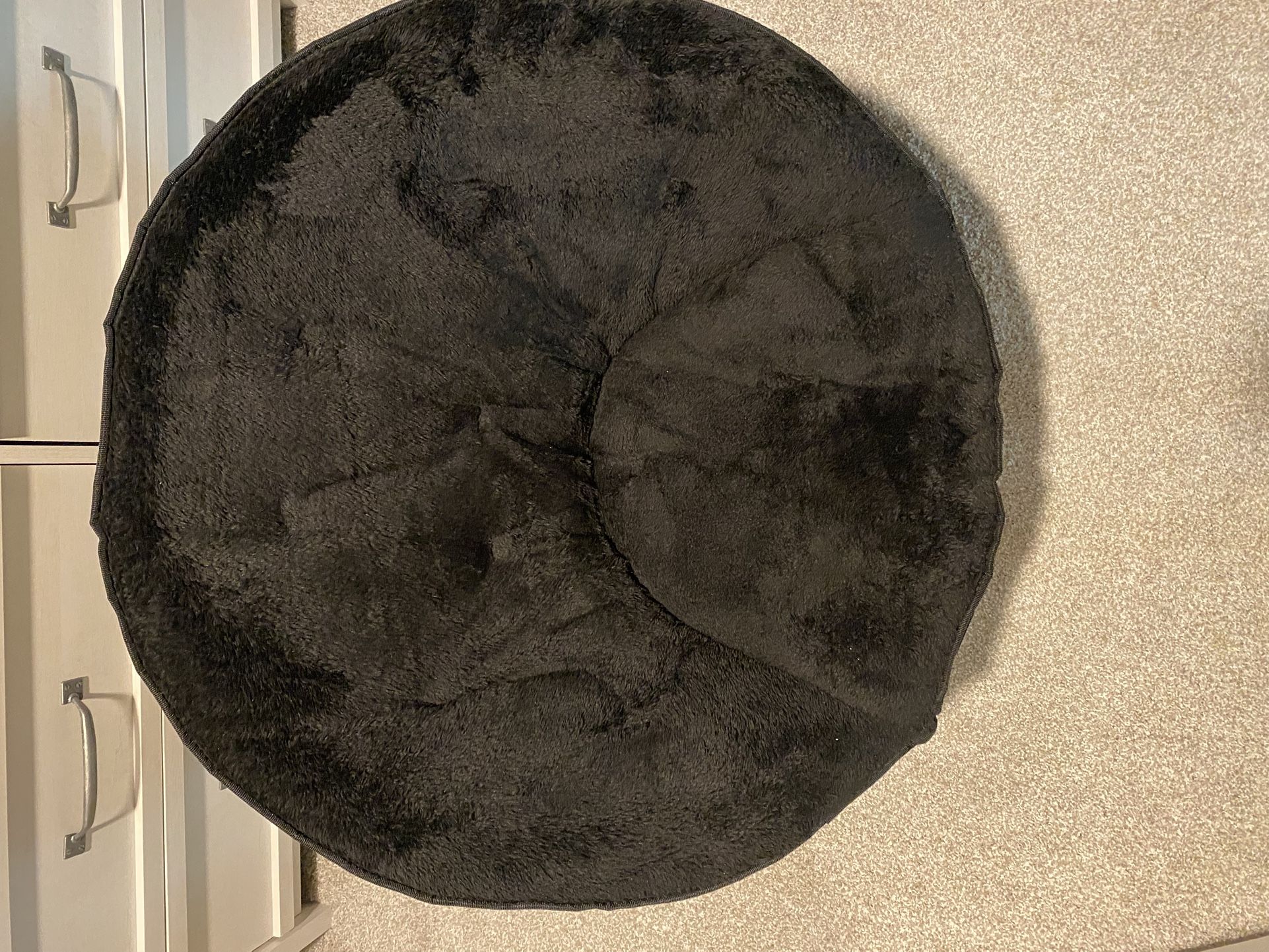 Black Faux Fur Saucer Chair – Foldable & Cozy