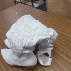Women's Boots Size 7.5 Like New  25.00