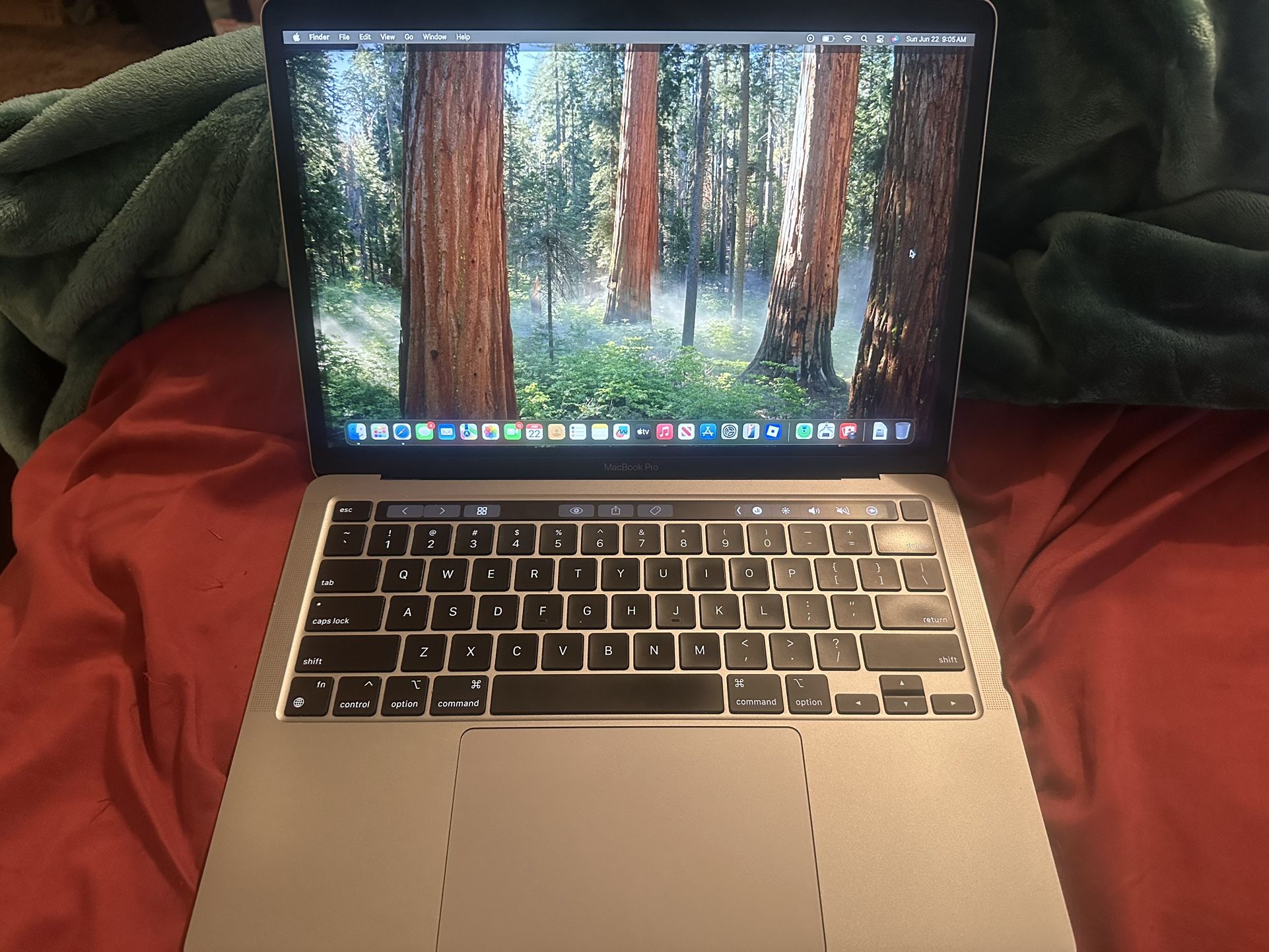 Macbook Pro M2 (13.3-inch)