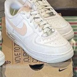 NIKE SIZE 6