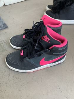nike 3.5y in good condition just a little clean up $10