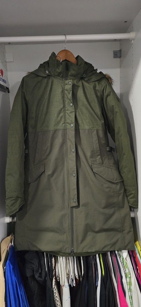 Woman's Northface Parka