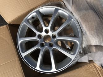 18” OEM 2009 Ford Edge rim with sensor.