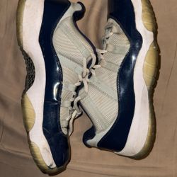 Air Jordan 11 Retro Low 'Georgetown' SIZE 12