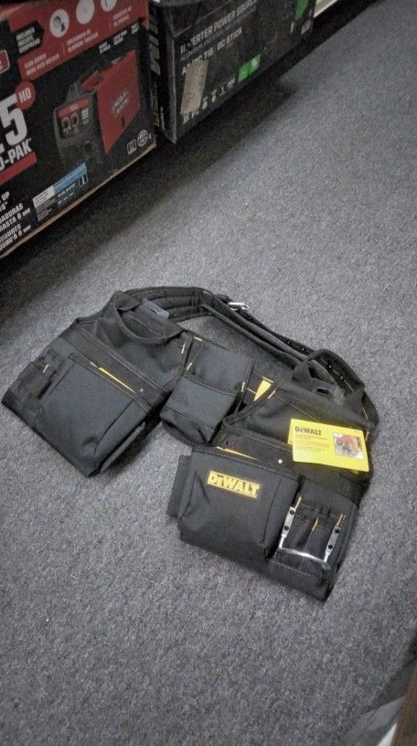 DEWALT 16 - POCKET DELUXE CARPENTER'S COMBO APRON