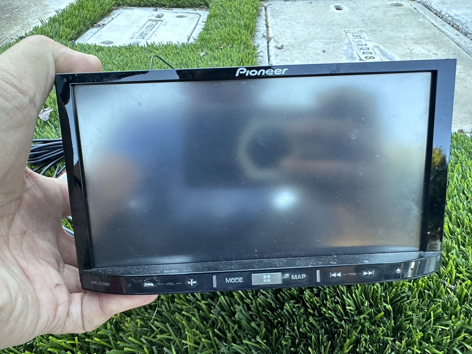 Pioneer AVIC-Z150BH In-Dash Navigation AV Receiver with 7.0” WVGA Touchscreen