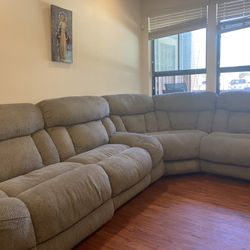 BEAUTIFUL RECLINER SOFA