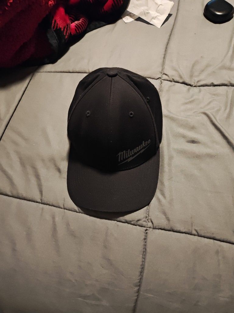 MILWAUKEE FLEX FIT HAT S/M