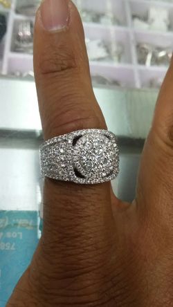 14k white gold ring 2 ct Diamonds 8.8 grams