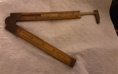 Rare Pec-7312 Wood and Brass Ruler