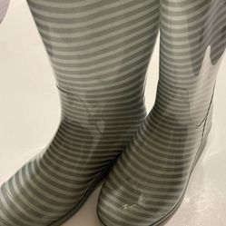 UGG Rain Boots Kids Size 2 Waterproof 