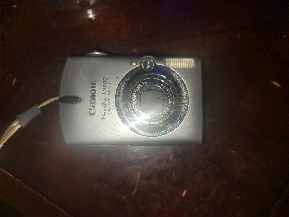 Canon SD 500 Camera 