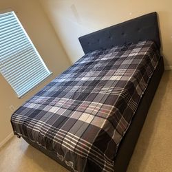 Queen Bed With Mattress , 4 Drawers .