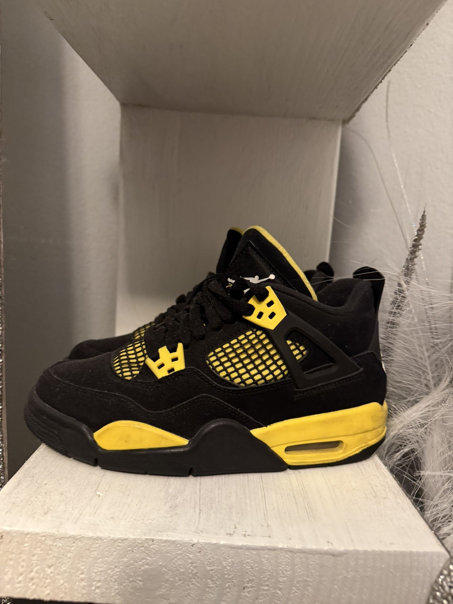 Jordan 4 Retro Thunder