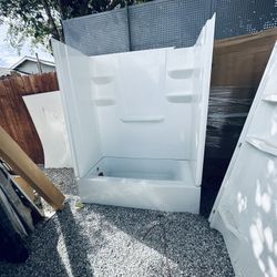 Kohler .https://offerup.com/redirect/?o=MzAuaW4= x 60 wide x 74 H   Hi everyone we have this Kohler shower both acrylic heavy new open box the tub hav