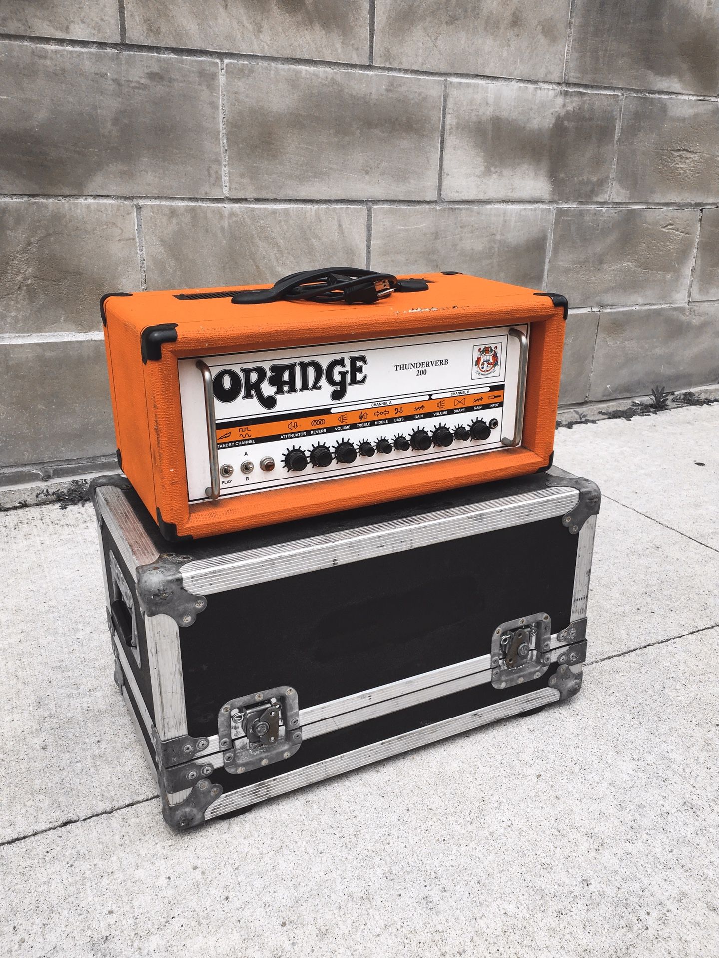 Orange Thunderverb 200 Head + Road Case