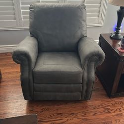 Lane Badlands Leather Recliner And Extra Wide Auto-recliner “Chair and A Half”