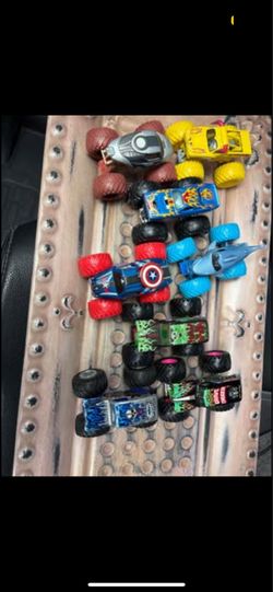 8 metal monster trucks monster jam and Hotwheels