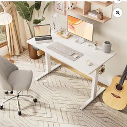 Electric standing desk 