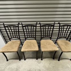 Round Table And 4 Chairs 