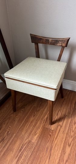 Antique/ vintage  Sawing chair
